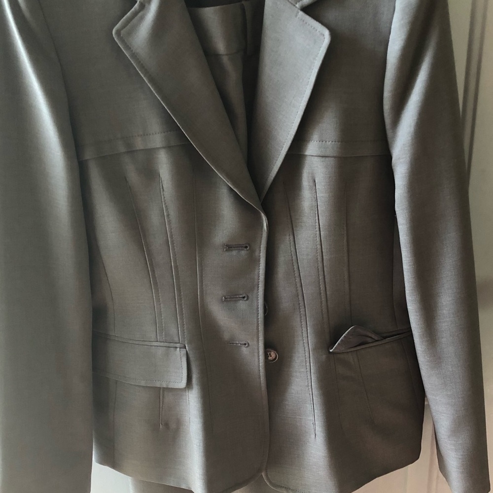 Pants suit